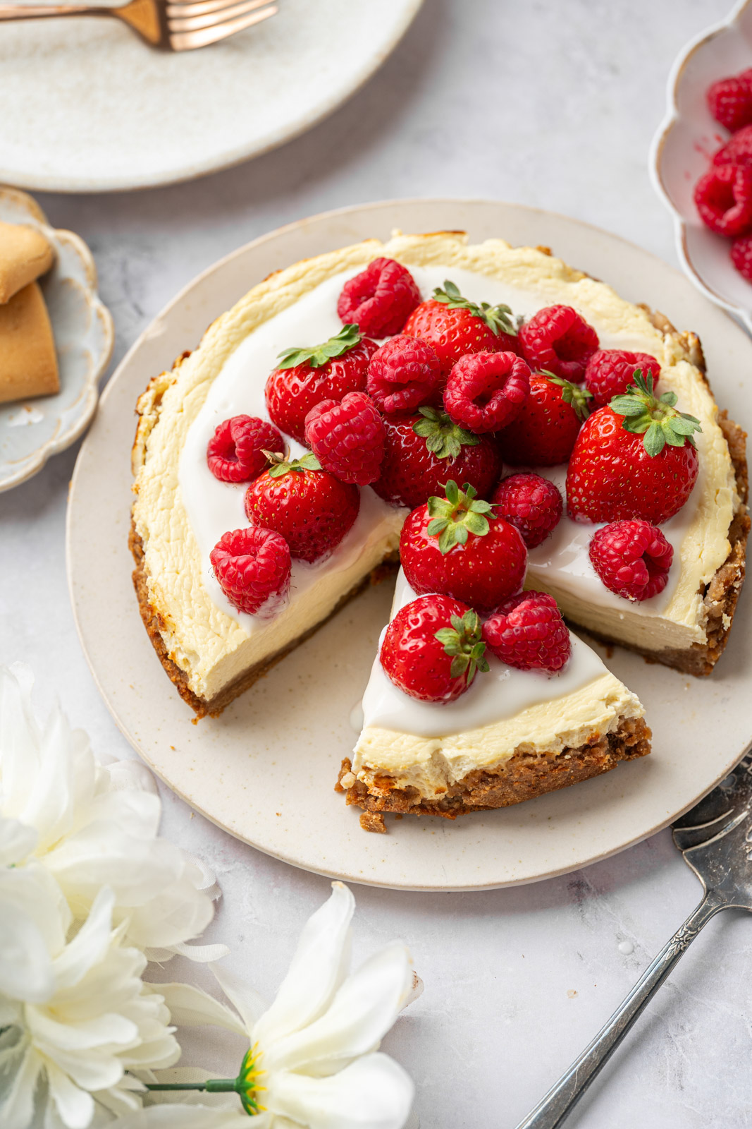 Beljakovinski Cheesecake s figovimi štrudlicami